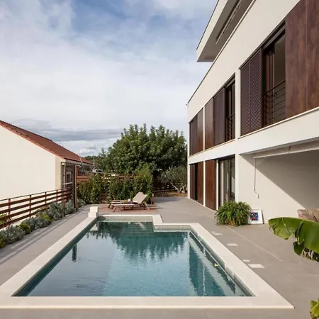 Remi By Interhome Sumartin